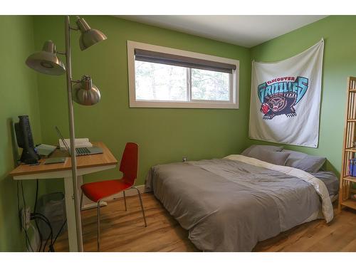 239 107Th Avenue, Kimberley, BC - Indoor Photo Showing Bedroom