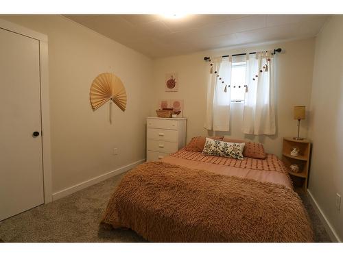 239 107Th Avenue, Kimberley, BC - Indoor Photo Showing Bedroom
