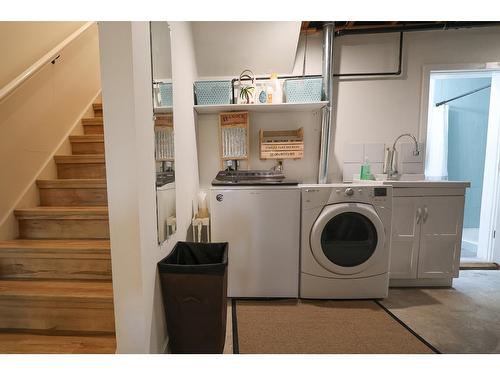 239 107Th Avenue, Kimberley, BC - Indoor Photo Showing Laundry Room