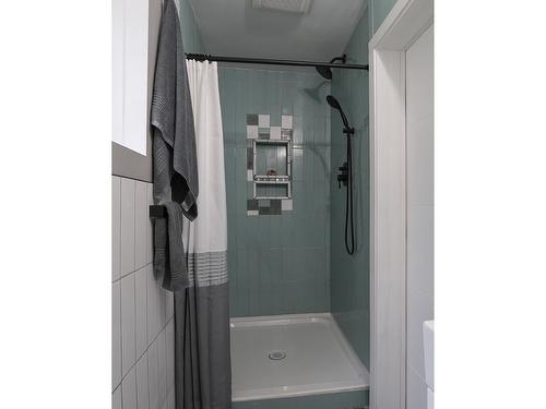 239 107Th Avenue, Kimberley, BC - Indoor Photo Showing Bathroom