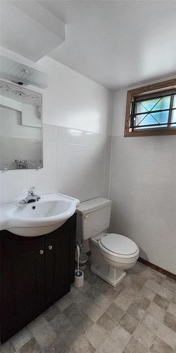 505 Dunrobin Avenue, Winnipeg, MB - Indoor Photo Showing Bathroom
