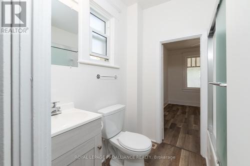 8 Dunbar Street, Belleville, ON - Indoor Photo Showing Bathroom