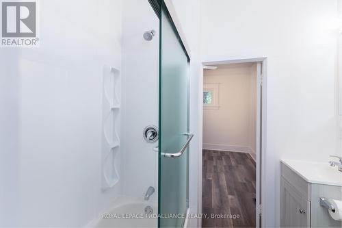 8 Dunbar Street, Belleville, ON - Indoor Photo Showing Bathroom