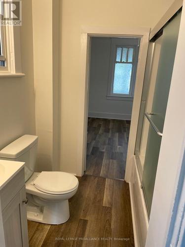 8 Dunbar Street, Belleville, ON - Indoor Photo Showing Bathroom