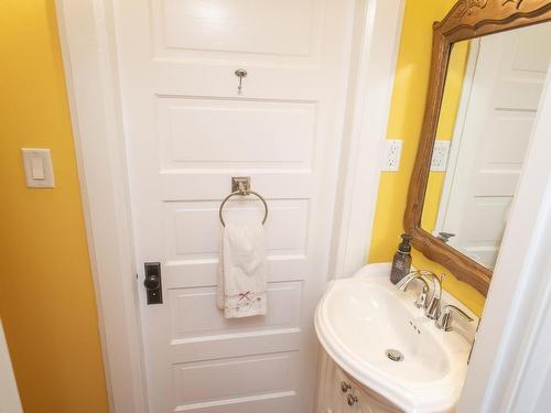 338 Catherine Street, Thunder Bay, ON - Indoor Photo Showing Bathroom