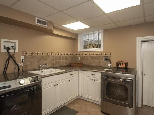 338 Catherine Street, Thunder Bay, ON - Indoor Photo Showing Laundry Room