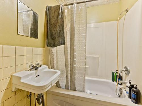 Bathroom - 28  - 32 Rue Main O., Coaticook, QC - Indoor Photo Showing Bathroom