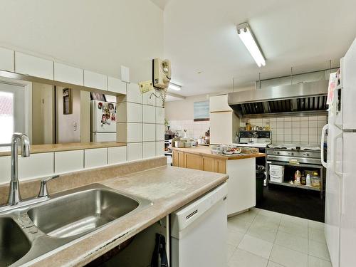 Kitchen - 28Z  - 32Z Rue Main O., Coaticook, QC - Indoor Photo Showing Kitchen With Double Sink