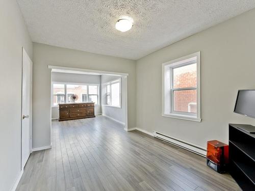 Living room - 28Z  - 32Z Rue Main O., Coaticook, QC - Indoor