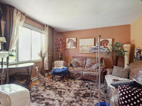 Salon - 70  - 72 Rue St-Jacques, Charlemagne, QC - Indoor Photo Showing Living Room