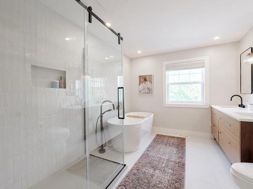 Bathroom - 152 Av. Jacques-Martin, La Prairie, QC - Indoor Photo Showing Bathroom