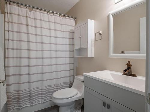 4-10 Ashlar Ave, Nanaimo, BC - Indoor Photo Showing Bathroom