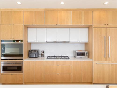 603-2461 Sidney Ave, Sidney, BC - Indoor Photo Showing Kitchen