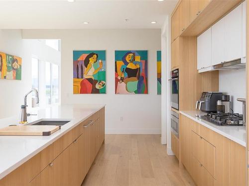 603-2461 Sidney Ave, Sidney, BC - Indoor Photo Showing Kitchen