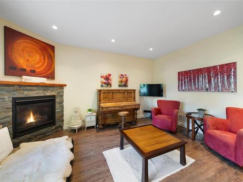 2986 Tower Ridge Rd, Duncan, BC - Indoor Photo Showing Living Room With Fireplace