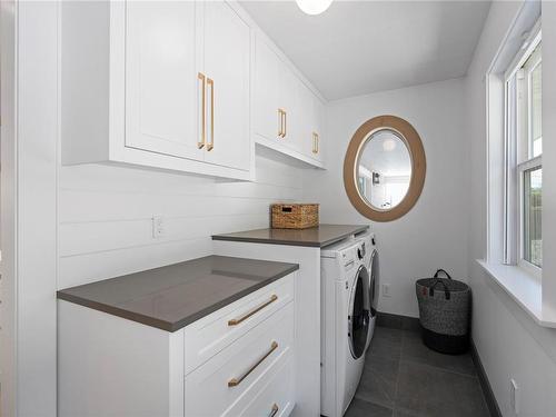 1444 Leask Rd, Nanaimo, BC - Indoor Photo Showing Laundry Room