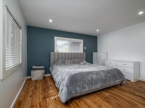 922 Esplanade Ave, Ladysmith, BC - Indoor Photo Showing Bedroom