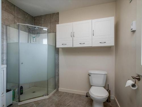 922 Esplanade Ave, Ladysmith, BC - Indoor Photo Showing Bathroom