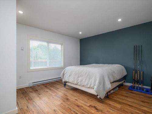 922 Esplanade Ave, Ladysmith, BC - Indoor Photo Showing Bedroom