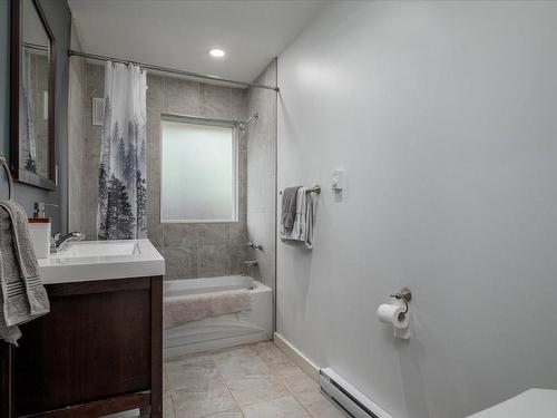 922 Esplanade Ave, Ladysmith, BC - Indoor Photo Showing Bathroom