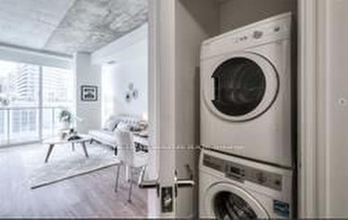 1110-88 Blue Jays Way, Toronto, ON - Indoor Photo Showing Laundry Room