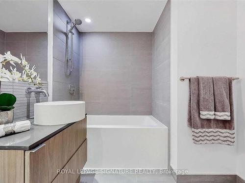 2809-161 Roehampton Ave, Toronto, ON - Indoor Photo Showing Bathroom