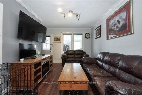 24 Henry St, Barrie, ON - Indoor Photo Showing Living Room