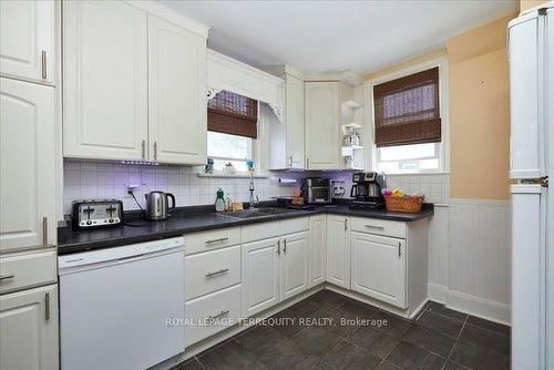 24 Henry St, Barrie, ON - Indoor Photo Showing Kitchen