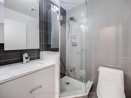 716-1830 Bloor St W, Toronto, ON - Indoor Photo Showing Bathroom