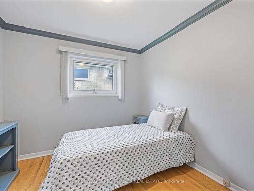 33 Greystone Cres, Brampton, ON - Indoor Photo Showing Bedroom