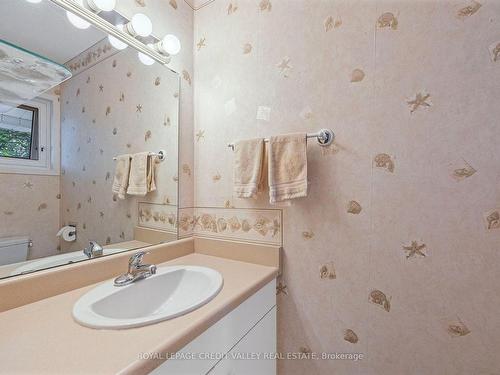 33 Greystone Cres, Brampton, ON - Indoor Photo Showing Bathroom