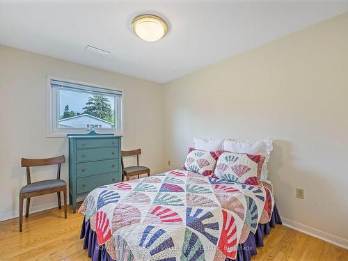 33 Greystone Cres, Brampton, ON - Indoor Photo Showing Bedroom