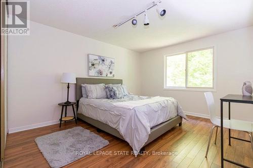 32 Ravine Drive W, Hamilton, ON - Indoor Photo Showing Bedroom