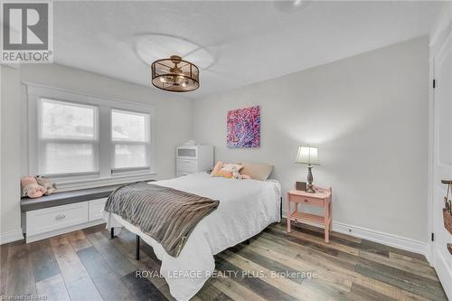 153 Ottawa Street S, Hamilton, ON - Indoor Photo Showing Bedroom
