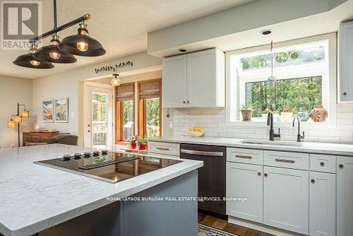 10 Cathcart Street, Huron-Kinloss, ON - Indoor Photo Showing Kitchen With Upgraded Kitchen