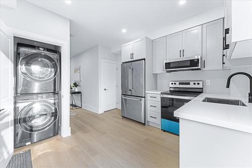 452-454 Upper Wellington Street, Hamilton, ON - Indoor Photo Showing Laundry Room