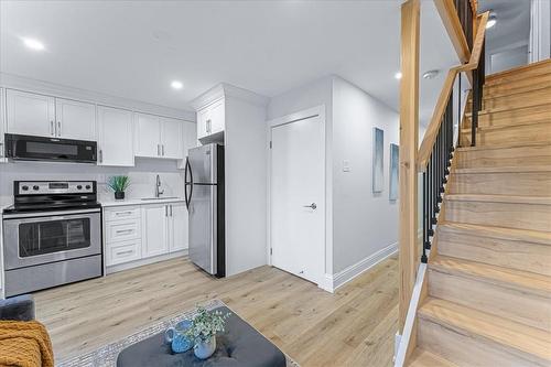 452-454 Upper Wellington Street, Hamilton, ON - Indoor Photo Showing Kitchen