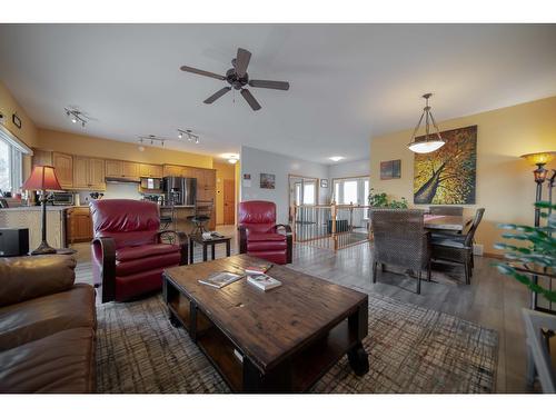 3329 Mt Fisher Drive, Cranbrook, BC - Indoor Photo Showing Living Room