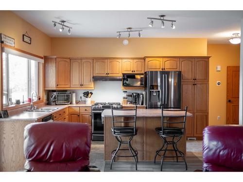 3329 Mt Fisher Drive, Cranbrook, BC - Indoor Photo Showing Kitchen