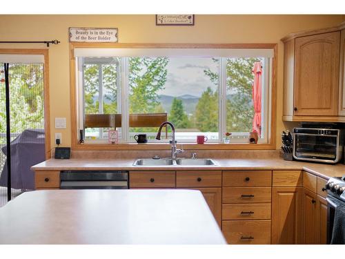 3329 Mt Fisher Drive, Cranbrook, BC - Indoor Photo Showing Kitchen With Double Sink