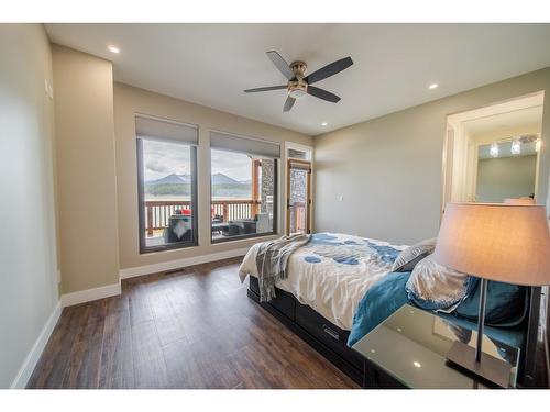 1574 Koocanusa Lake Drive, Lake Koocanusa, BC - Indoor Photo Showing Bedroom