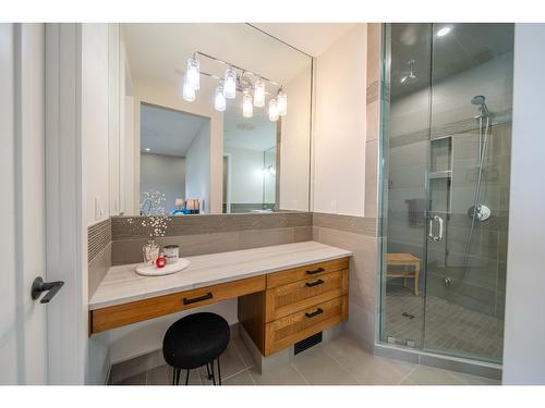 1574 Koocanusa Lake Drive, Lake Koocanusa, BC - Indoor Photo Showing Bathroom