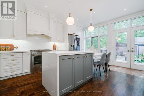 24 Alex Mews, Toronto, ON - Indoor Photo Showing Kitchen With Upgraded Kitchen