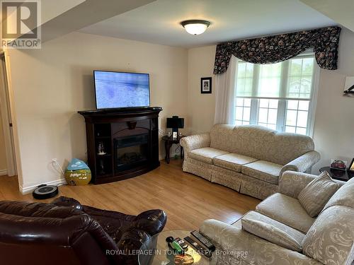 37 Tamerack Avenue, West Nipissing, ON - Indoor Photo Showing Living Room