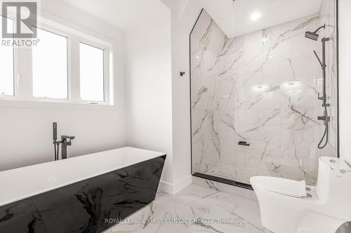 4 Alderwood Lane, Barrie, ON - Indoor Photo Showing Bathroom