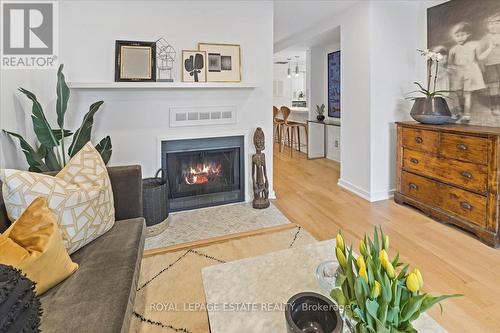 413 - 55 Lombard Street, Toronto, ON - Indoor Photo Showing Living Room With Fireplace