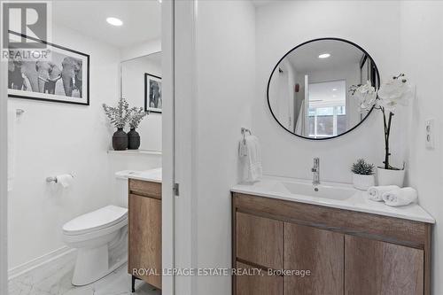 413 - 55 Lombard Street, Toronto, ON - Indoor Photo Showing Bathroom