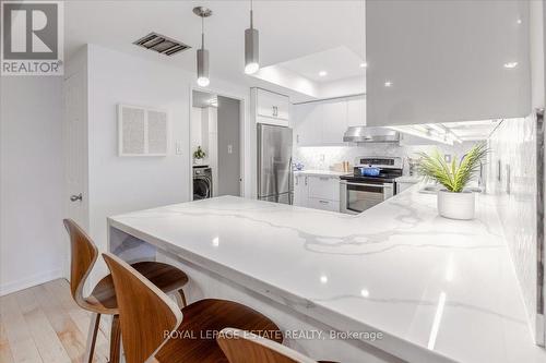 413 - 55 Lombard Street, Toronto, ON - Indoor Photo Showing Kitchen With Upgraded Kitchen