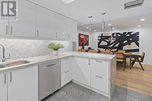 413 - 55 Lombard Street, Toronto, ON - Indoor Photo Showing Kitchen