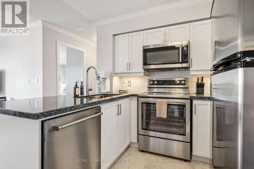 908 - 18 Valley Woods Road, Toronto, ON - Indoor Photo Showing Kitchen With Upgraded Kitchen